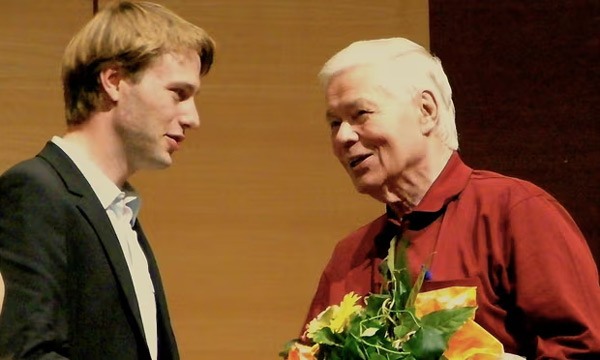 Pitman Reviews: Appl with Fischer-Dieskau in 2009