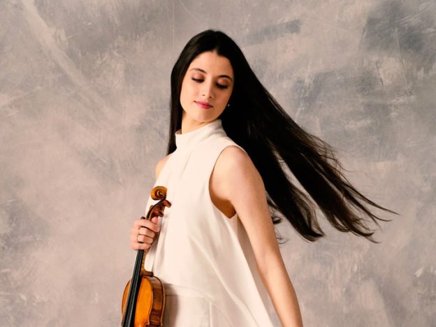 John Pitman Reviews: María Dueñas’ Homage to Heifetz