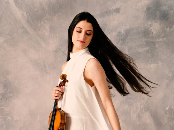 Featured image for John Pitman Reviews: María Dueñas' Homage to Heifetz