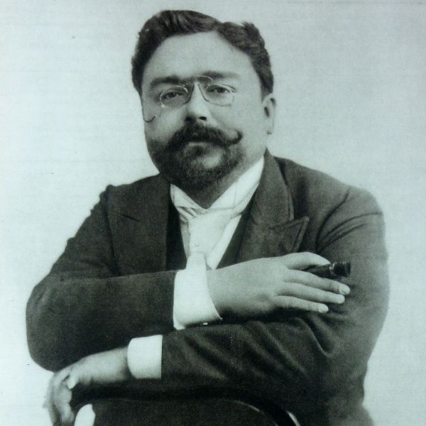 Black and white photo of Isaac Albeniz
