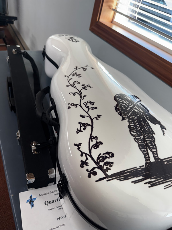 Anthea's violoncello da spalla (shoulder cello)